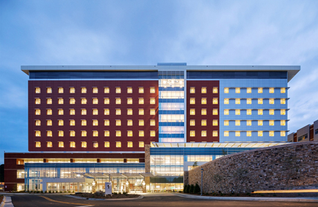 經(jīng)典！美國百年醫(yī)院新建綜合大樓，設計風格簡約雋永